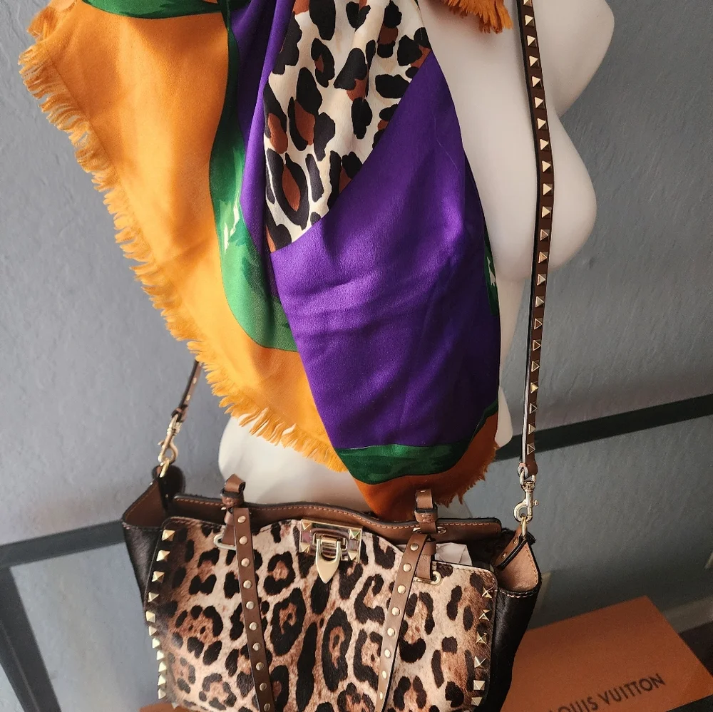 Silk Silk Baby~ Christian Dior Pop of Color!🐆 - Picture 5 of 8